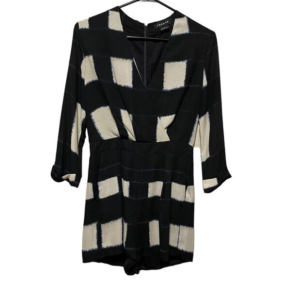 Trouve Geometric Print Romper - Picture 1 of 10